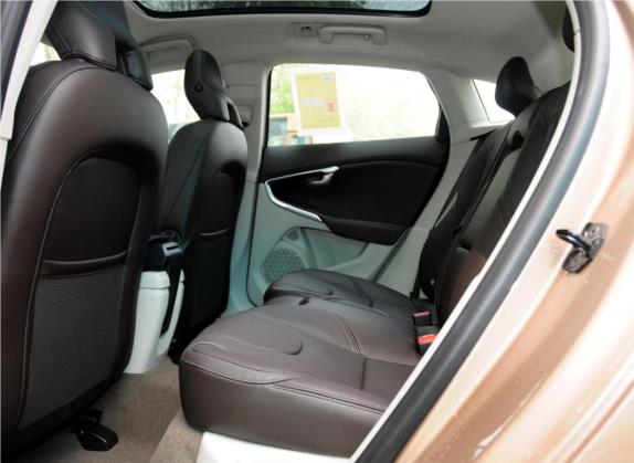 沃尔沃V40 2013款 T5 智尊版 车厢座椅   后排空间
