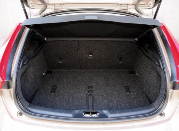 沃尔沃V40 2014款 2.0T 智尚版 车厢座椅   后备厢