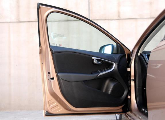 沃尔沃V40 2014款 2.0T 智尚版 车厢座椅   前门板