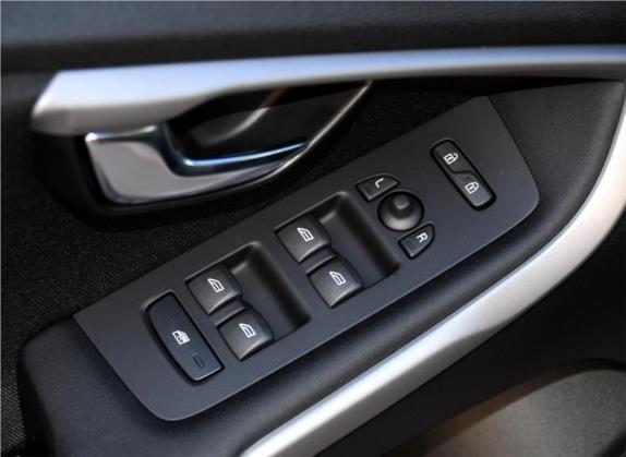 沃尔沃V40 2014款 2.0T 智尚版 车厢座椅   门窗控制