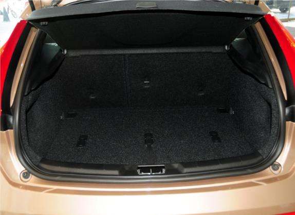 沃尔沃V40 2014款 2.0T 智逸版 车厢座椅   后备厢