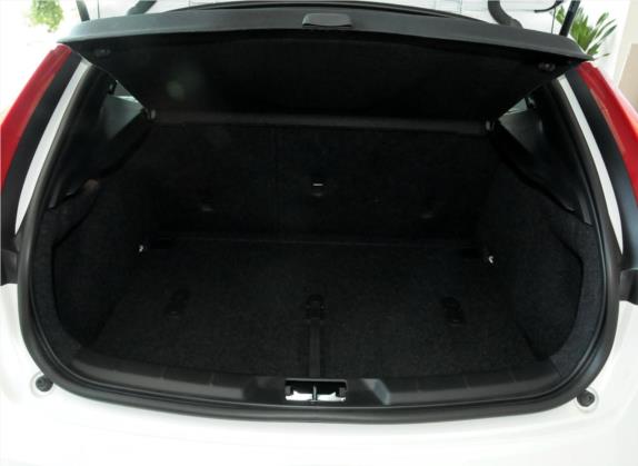 沃尔沃V40 2014款 Cross Country 2.0T 智逸版 车厢座椅   后备厢