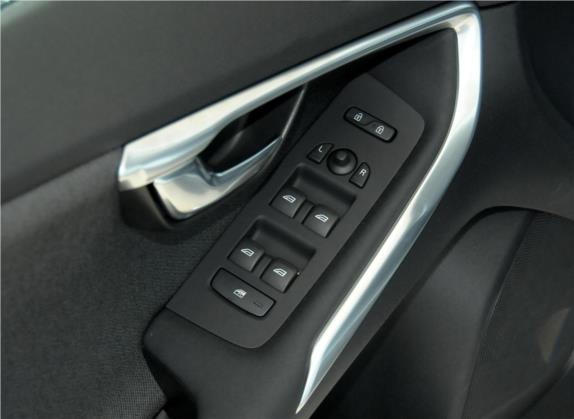 沃尔沃V40 2014款 Cross Country 2.0T 智逸版 车厢座椅   门窗控制