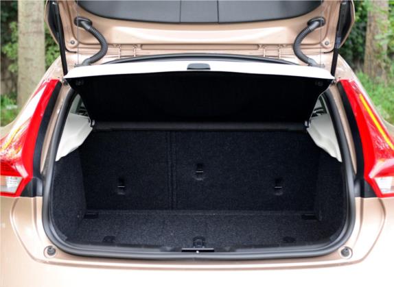 沃尔沃V40 2015款 1.6T 智逸版 车厢座椅   后备厢