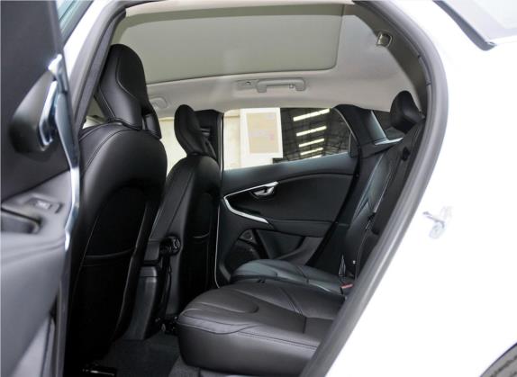 沃尔沃V40 2015款 1.6T 智雅版 车厢座椅   后排空间