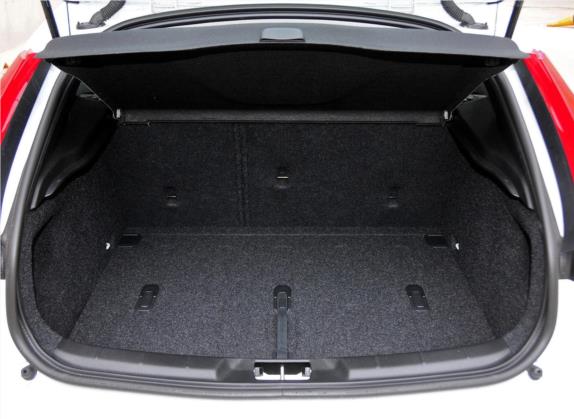 沃尔沃V40 2015款 1.6T 智雅版 车厢座椅   后备厢