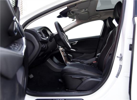 沃尔沃V40 2015款 Cross Country 2.0T 智逸版 车厢座椅   前排空间