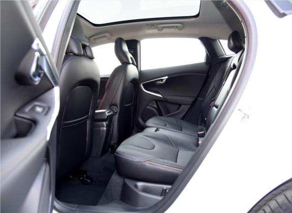 沃尔沃V40 2015款 Cross Country 2.0T 智逸版 车厢座椅   后排空间
