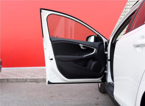 沃尔沃V40 2015款 Cross Country 2.0T 智逸版 车厢座椅   前门板
