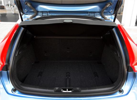 沃尔沃V40 2015款 Cross Country T5 AWD 智雅版 车厢座椅   后备厢