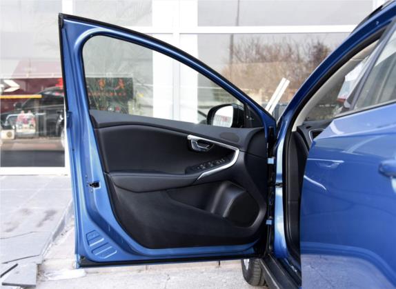 沃尔沃V40 2015款 Cross Country T5 AWD 智雅版 车厢座椅   前门板