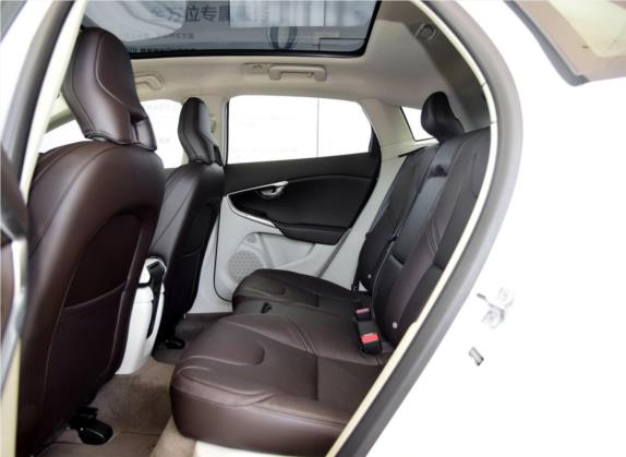 沃尔沃V40 2016款 T3 智逸版 车厢座椅   后排空间