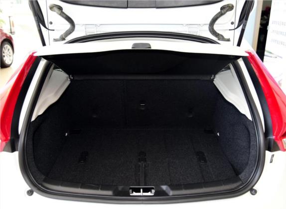 沃尔沃V40 2016款 T3 智逸版 车厢座椅   后备厢