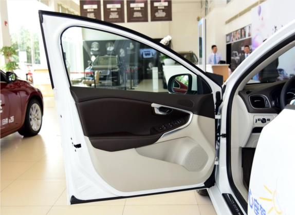 沃尔沃V40 2016款 T3 智逸版 车厢座椅   前门板