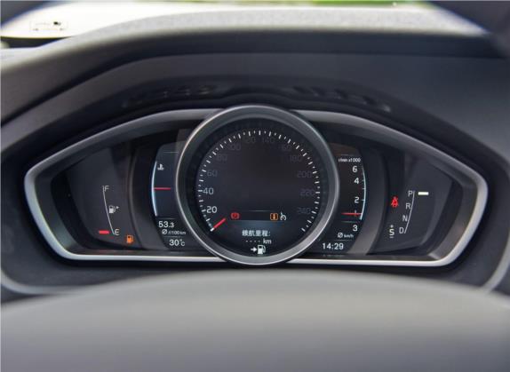 沃尔沃V40 2016款 T4 智雅版 中控类   仪表盘