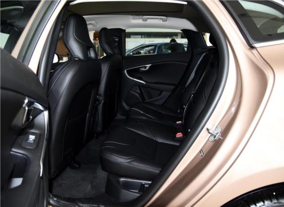 沃尔沃V40 2016款 T3 智雅版 车厢座椅   后排空间