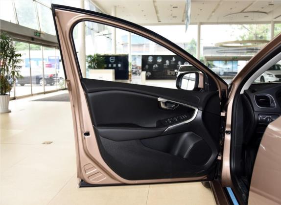 沃尔沃V40 2016款 T3 智雅版 车厢座椅   前门板