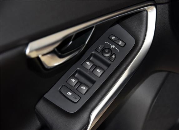 沃尔沃V40 2016款 T3 智雅版 车厢座椅   门窗控制