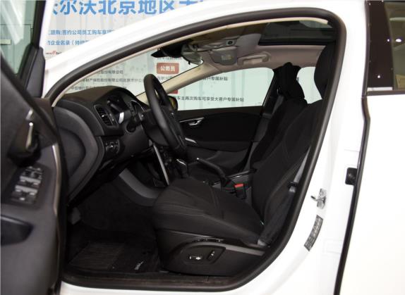 沃尔沃V40 2017款 T3 智尚版 车厢座椅   前排空间