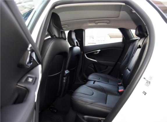 沃尔沃V40 2017款 T3 智逸版 车厢座椅   后排空间