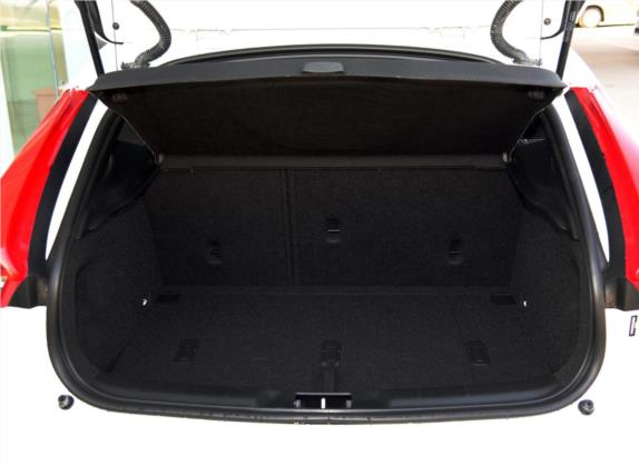 沃尔沃V40 2017款 T3 智逸版 车厢座椅   后备厢