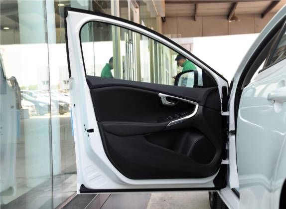 沃尔沃V40 2017款 T3 智逸版 车厢座椅   前门板