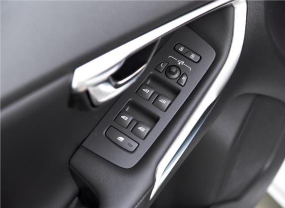 沃尔沃V40 2017款 T3 智逸版 车厢座椅   门窗控制
