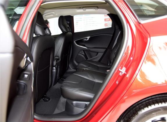 沃尔沃V40 2017款 T3 智雅版 车厢座椅   后排空间