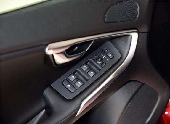 沃尔沃V40 2017款 T3 智雅版 车厢座椅   门窗控制