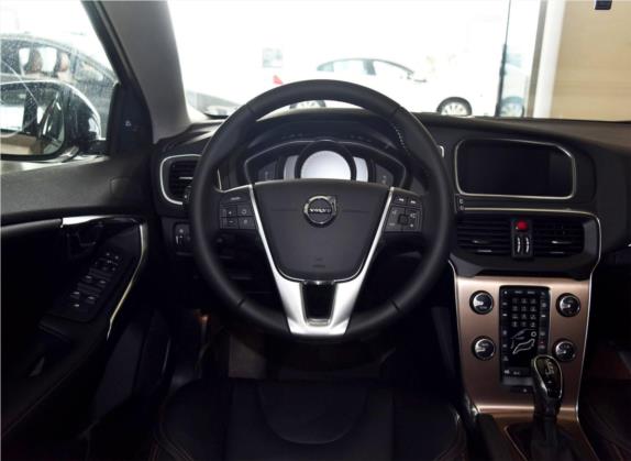 沃尔沃V40 2017款 Cross Country T3 智雅版 中控类   驾驶位