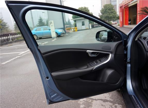 沃尔沃V40 2017款 Cross Country T5 AWD 智雅版 车厢座椅   前门板