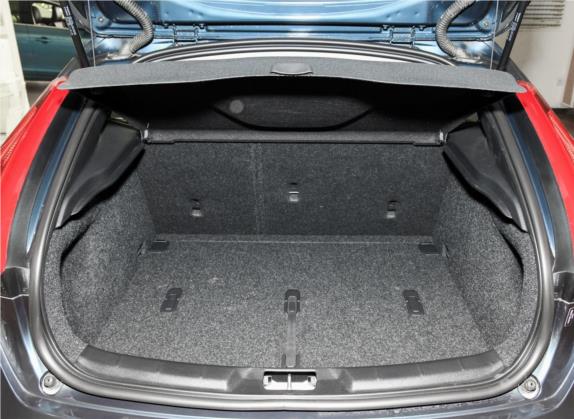 沃尔沃V40 2018款 T3 智尚版 车厢座椅   后备厢