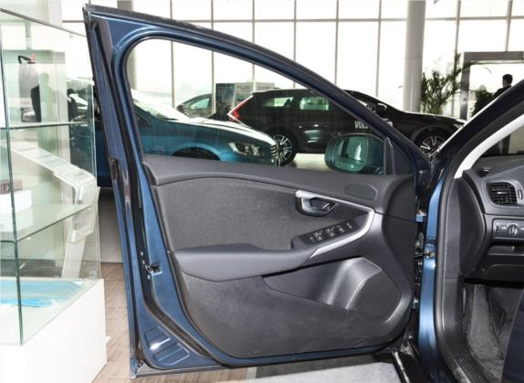 沃尔沃V40 2018款 T3 智尚版 车厢座椅   前门板