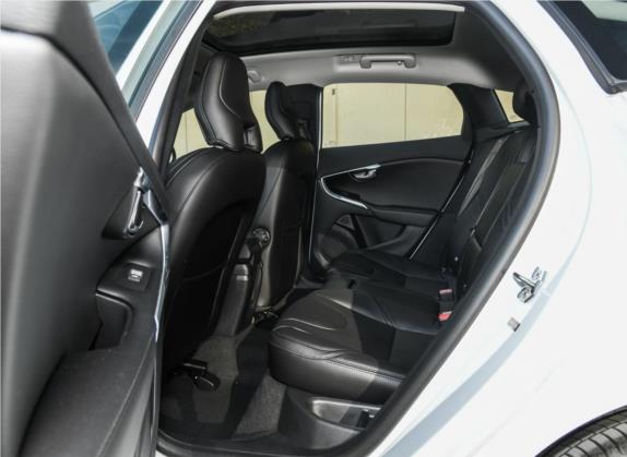 沃尔沃V40 2018款 T3 智逸版 车厢座椅   后排空间