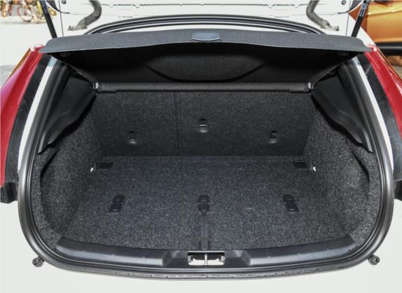 沃尔沃V40 2018款 T3 智逸版 车厢座椅   后备厢