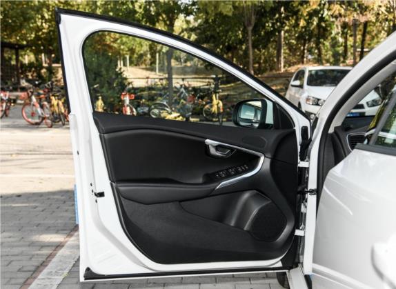 沃尔沃V40 2018款 T3 智逸版 车厢座椅   前门板