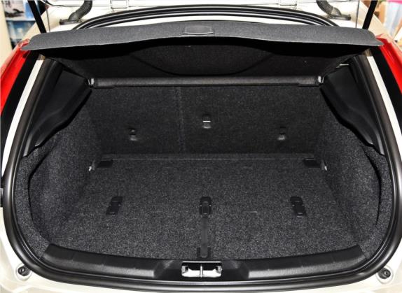 沃尔沃V40 2018款 T3 智雅版 车厢座椅   后备厢
