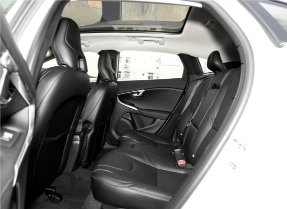 沃尔沃V40 2018款 T4 智雅版 车厢座椅   后排空间
