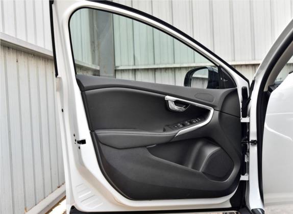 沃尔沃V40 2018款 Cross Country T5 AWD 智雅版 车厢座椅   前门板