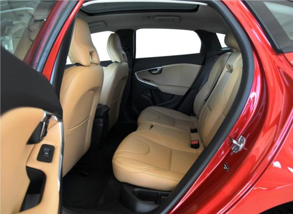 沃尔沃V40 2019款 T3 智逸版 车厢座椅   后排空间