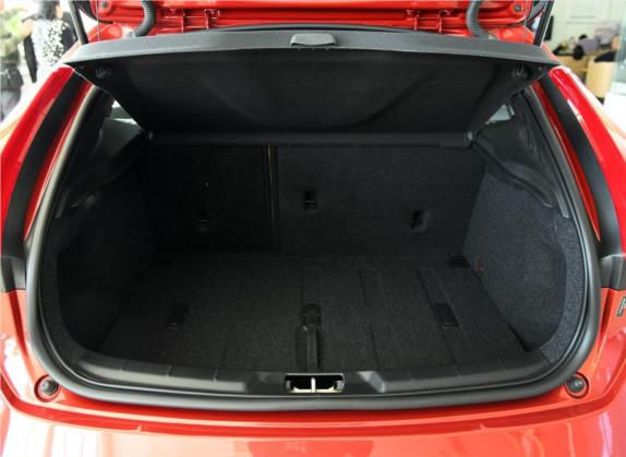 沃尔沃V40 2019款 T3 智逸版 车厢座椅   后备厢