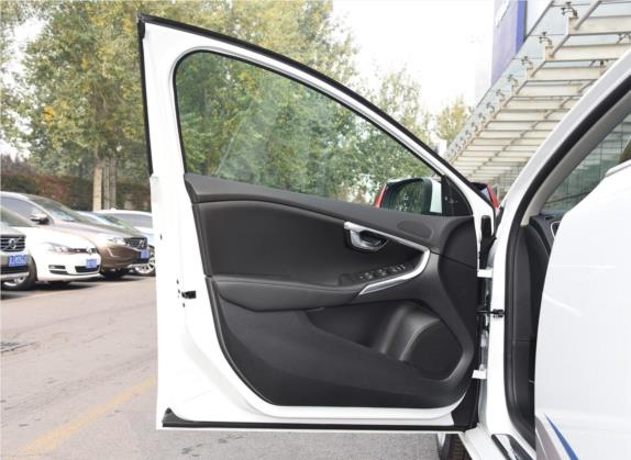 沃尔沃V40 2019款 T3 智雅版 车厢座椅   前门板
