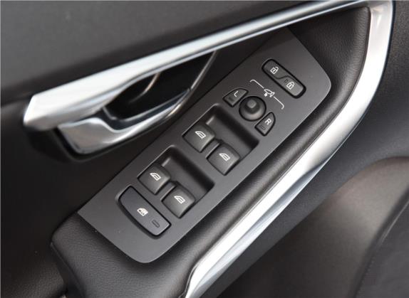 沃尔沃V40 2019款 T3 智雅版 车厢座椅   门窗控制