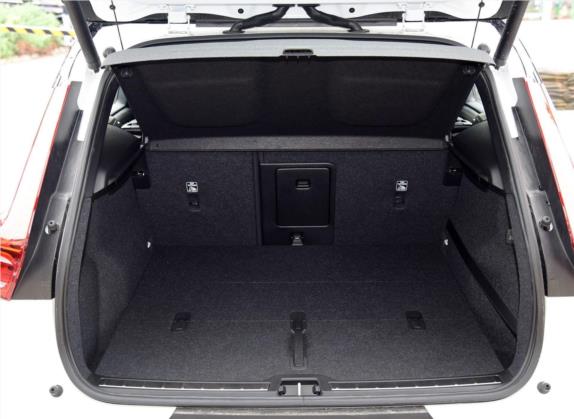 沃尔沃XC40(进口) 2019款 T5 四驱运动日暮水晶白 车厢座椅   后备厢