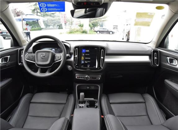 沃尔沃XC40(进口) 2019款 T4 四驱破晓冰雪白 中控类   中控全图
