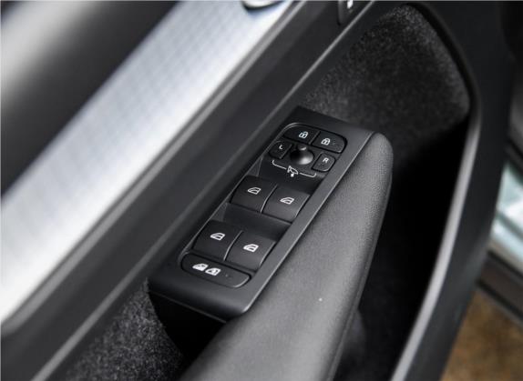沃尔沃XC40(进口) 2019款 T4 四驱子夜亚马逊蓝 车厢座椅   门窗控制