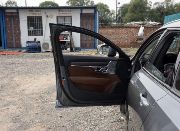 沃尔沃V90 2020款 Cross Country T5 AWD 智尊版 车厢座椅   前门板