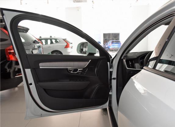 沃尔沃V90 2021款 Cross Country B5 AWD 智远版 车厢座椅   前门板