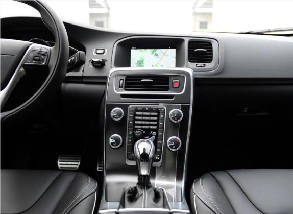沃尔沃S60(进口) 2015款 T5 个性运动版 中控类   中控台