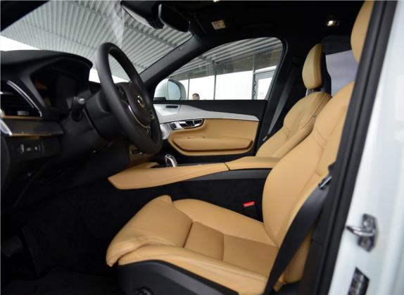 沃尔沃XC90新能源 2016款 E驱混动 T8 智尊版 7座 车厢座椅   前排空间